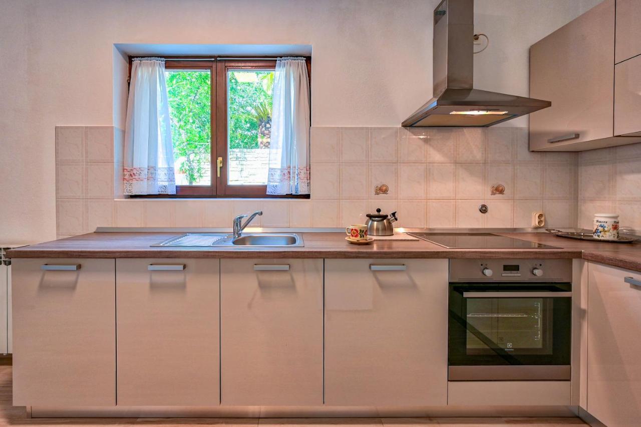 Iby Apartment Пула Екстер'єр фото