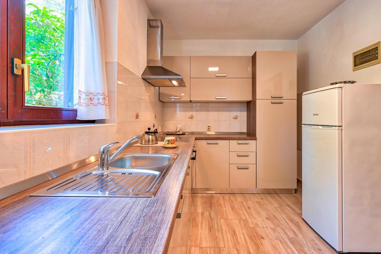 Iby Apartment Пула Екстер'єр фото
